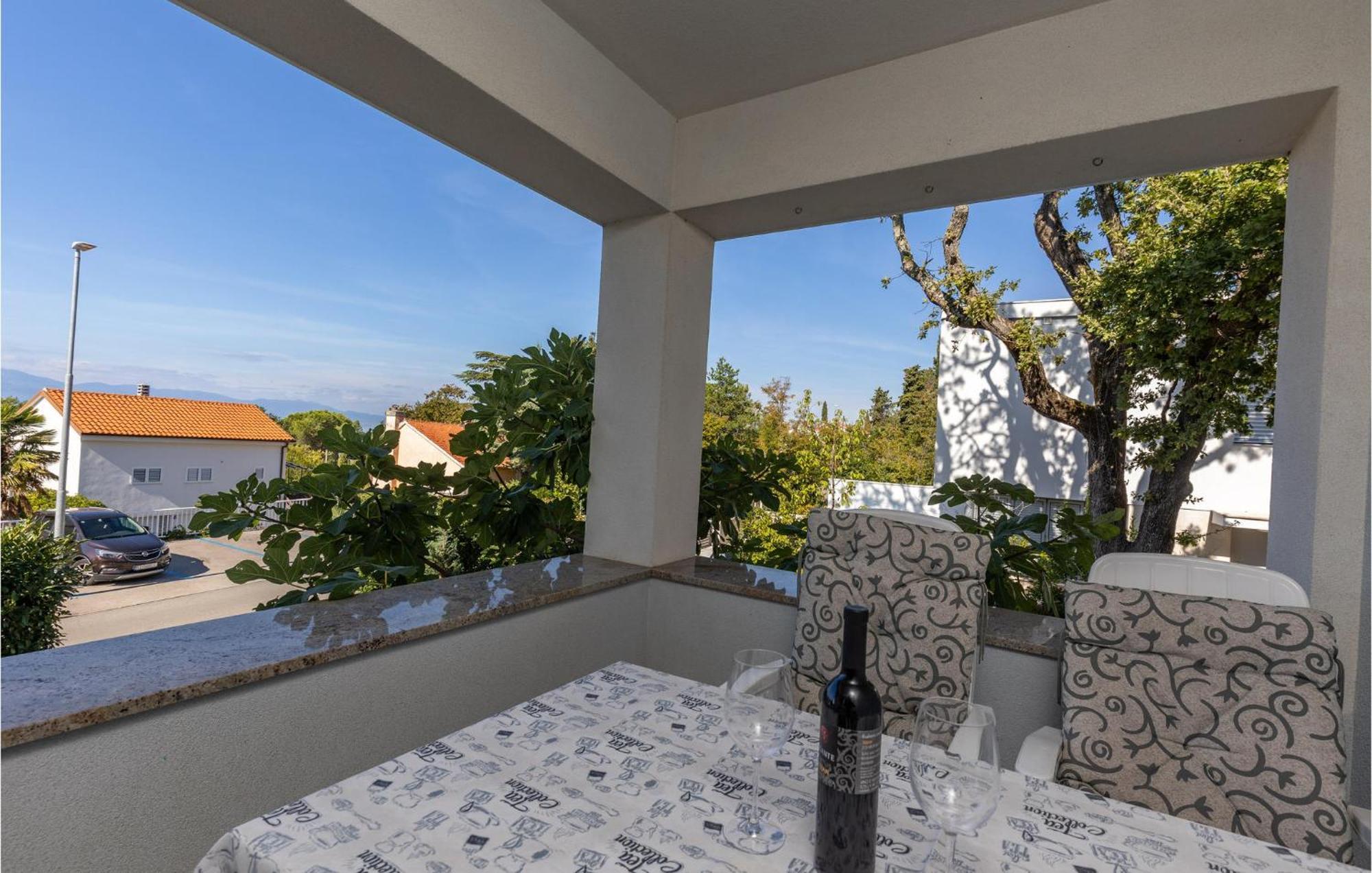 Amazing Apartment In Njivice With Kitchen Exterior foto